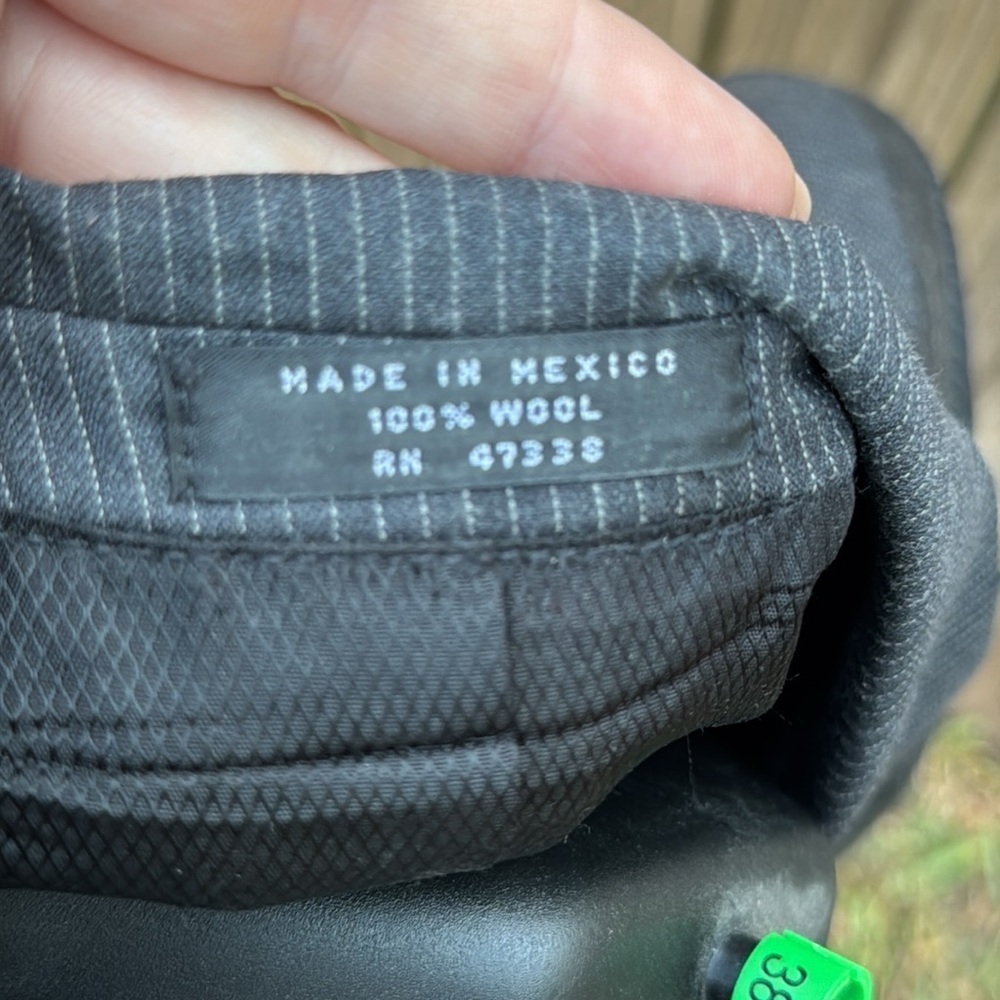 Jones New York dark gray pinstripe suit, size 44R - Picture 6 of 9